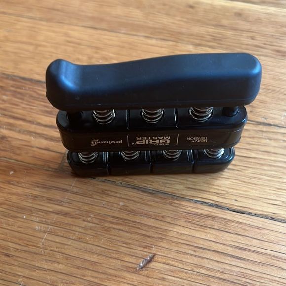 Gripmaster Plus Hand Strengthener - Picture 3 of 3